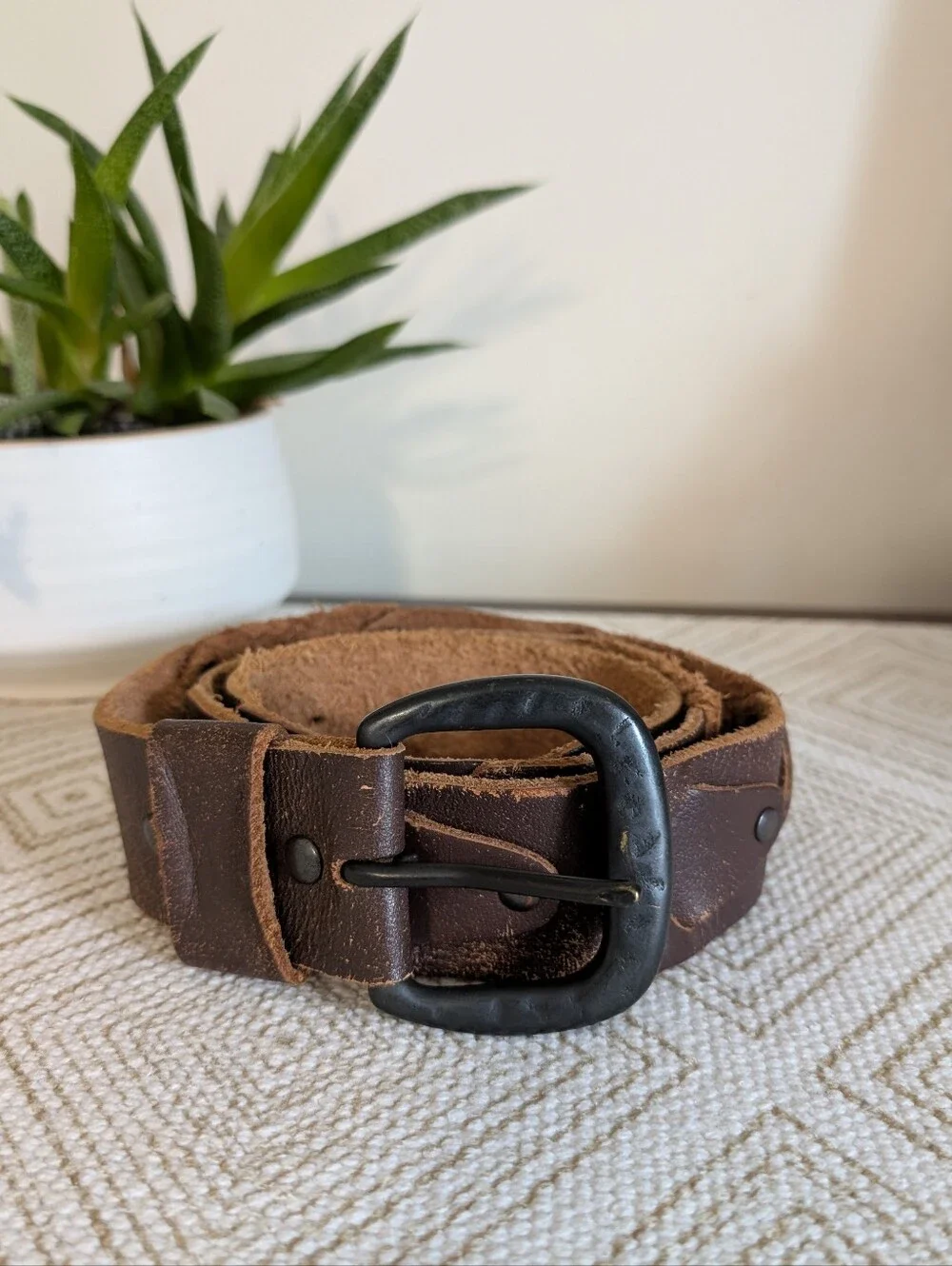 C-Red Men's Classic Distressed Brown Leather Belt with Dark Metal Buckle Sz 38